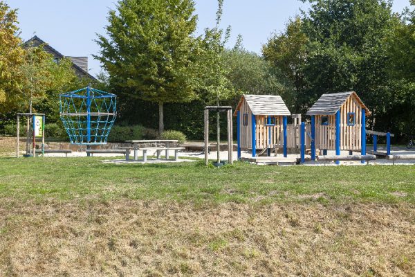 Spielplatz-anlegen-Rose-Gartenlandschaftsbau-Spielplatz-Meyerbeerstrasse